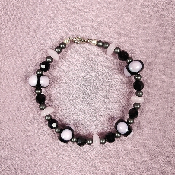 🦋 Pink and Black Beaded Bracelet 🦋1/$14~2/$24~3/$30🦋 - Picture 5 of 5